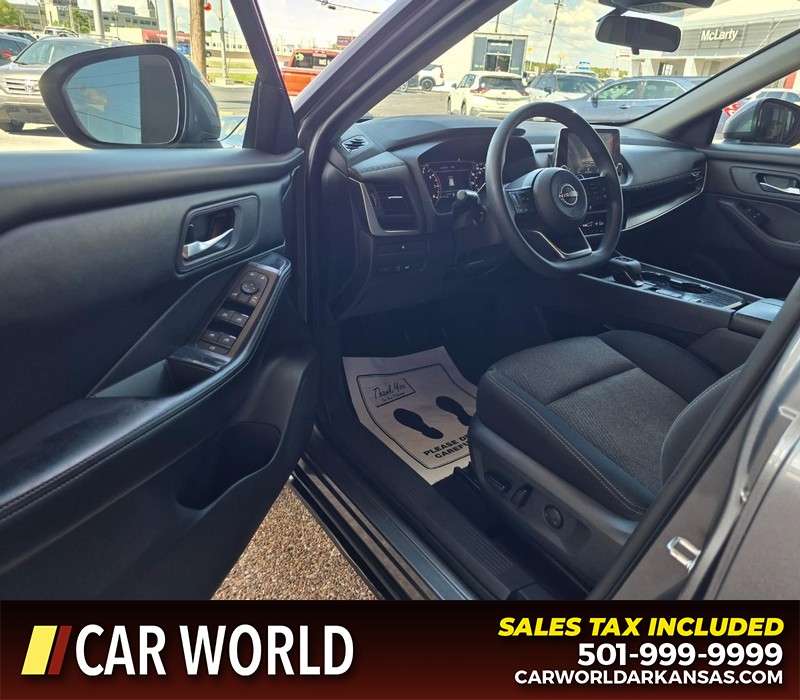 Nissan Rogue Vehicle Full-screen Gallery Image 7