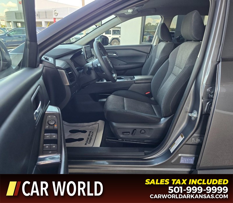 Nissan Rogue Vehicle Full-screen Gallery Image 8