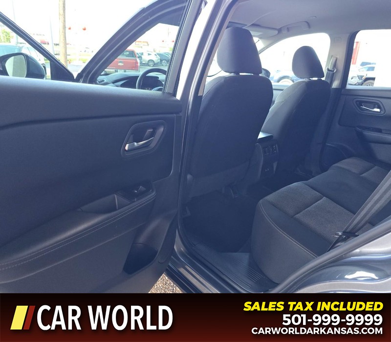 Nissan Rogue Vehicle Full-screen Gallery Image 9