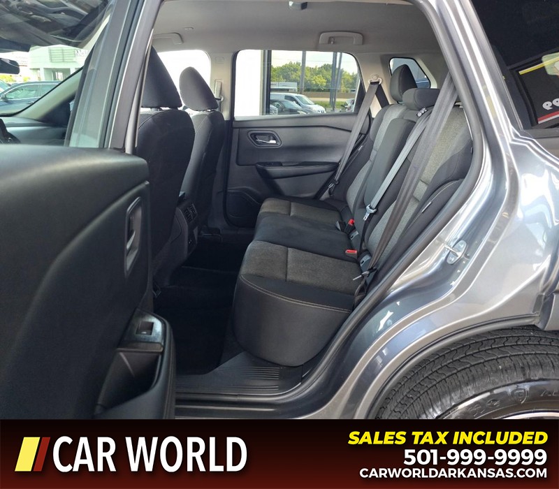 Nissan Rogue Vehicle Full-screen Gallery Image 10