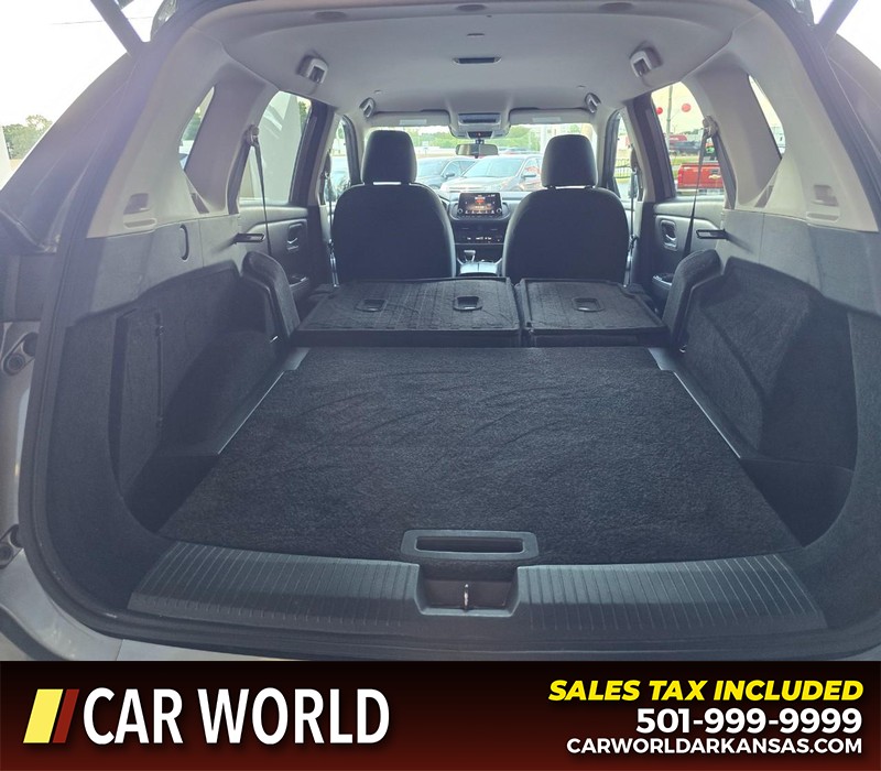 Nissan Rogue Vehicle Full-screen Gallery Image 14