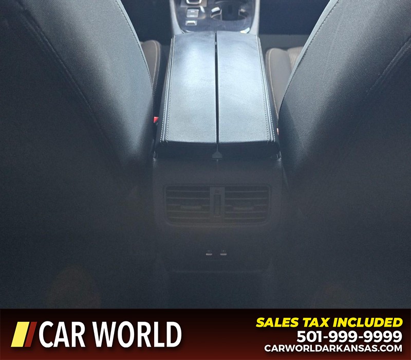 Nissan Rogue Vehicle Full-screen Gallery Image 19