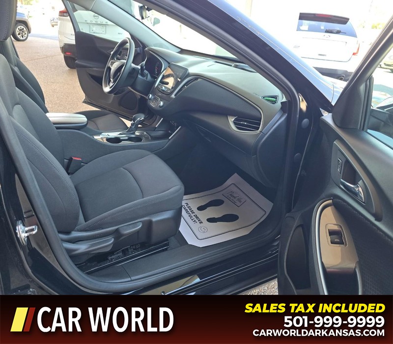 Chevrolet Malibu Vehicle Full-screen Gallery Image 11