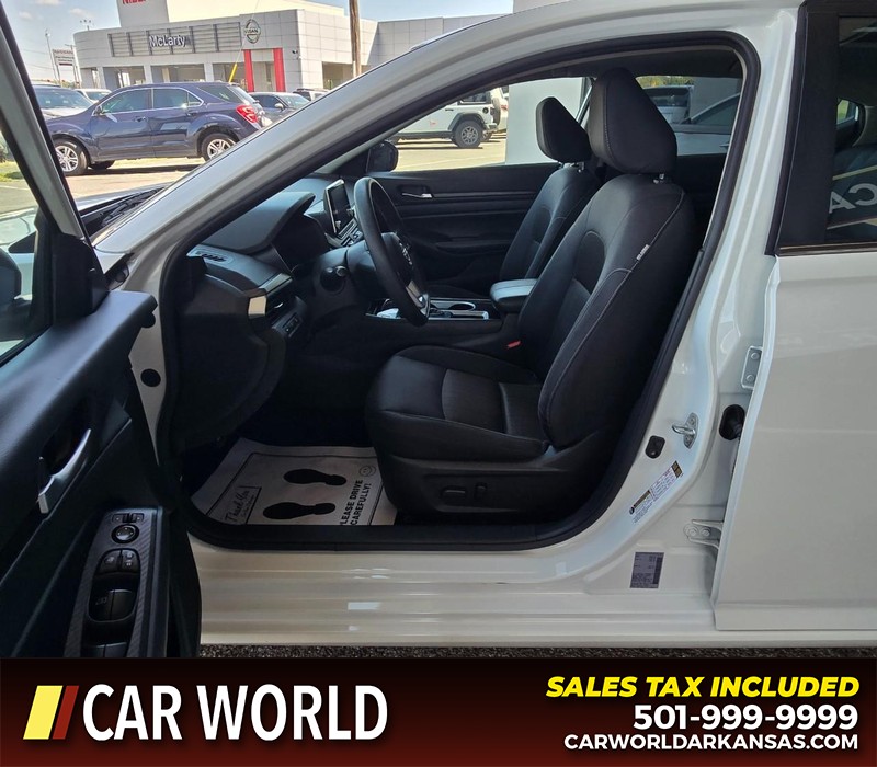 Nissan Altima Vehicle Full-screen Gallery Image 8