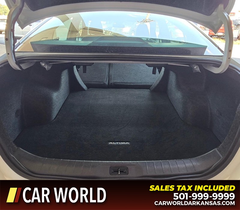 Nissan Altima Vehicle Full-screen Gallery Image 14