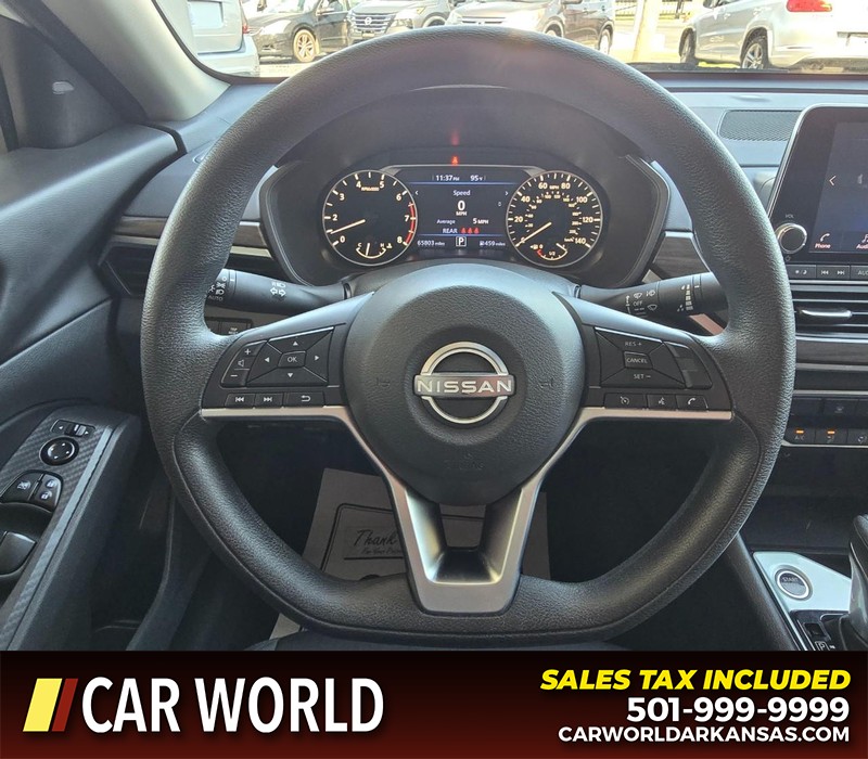 Nissan Altima Vehicle Full-screen Gallery Image 15
