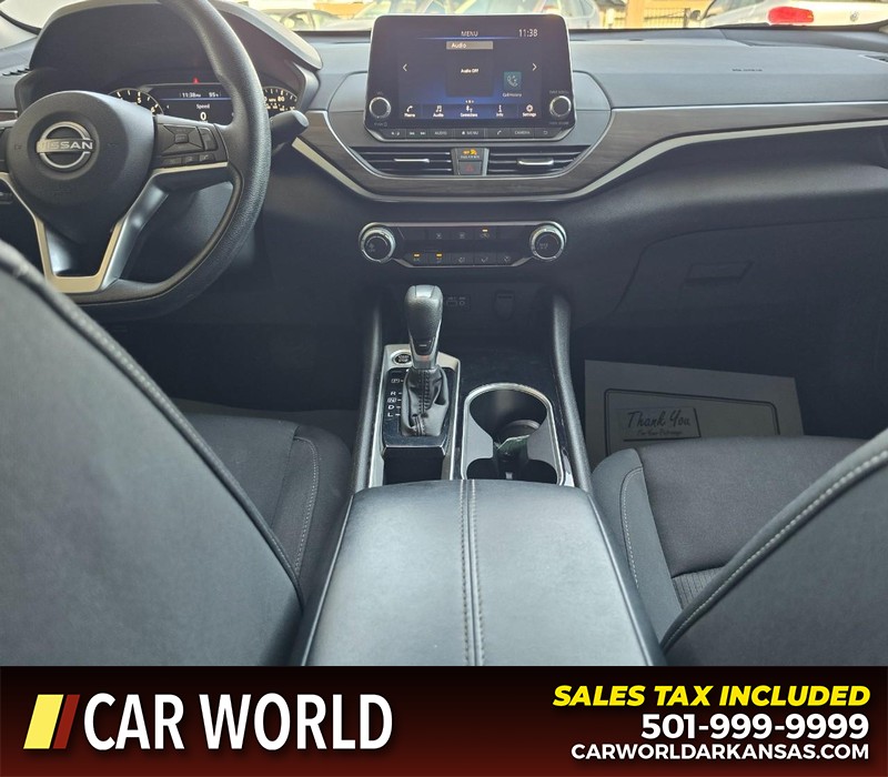 Nissan Altima Vehicle Full-screen Gallery Image 18
