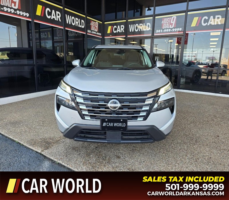 Nissan Rogue Vehicle Full-screen Gallery Image 2