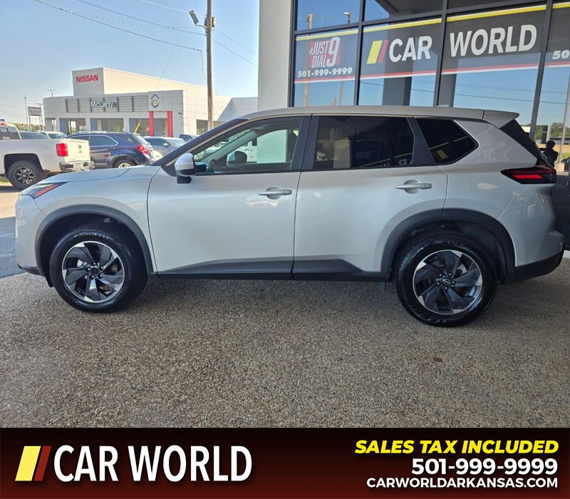 Nissan Rogue Vehicle Full-screen Gallery Image 4