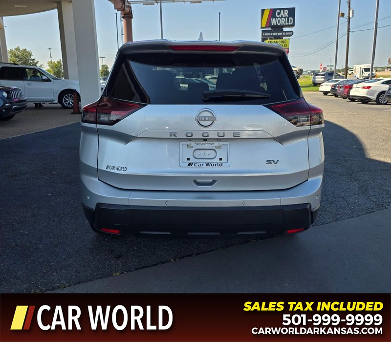 Nissan Rogue Vehicle Full-screen Gallery Image 5