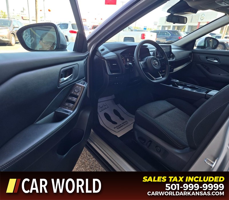 Nissan Rogue Vehicle Full-screen Gallery Image 7