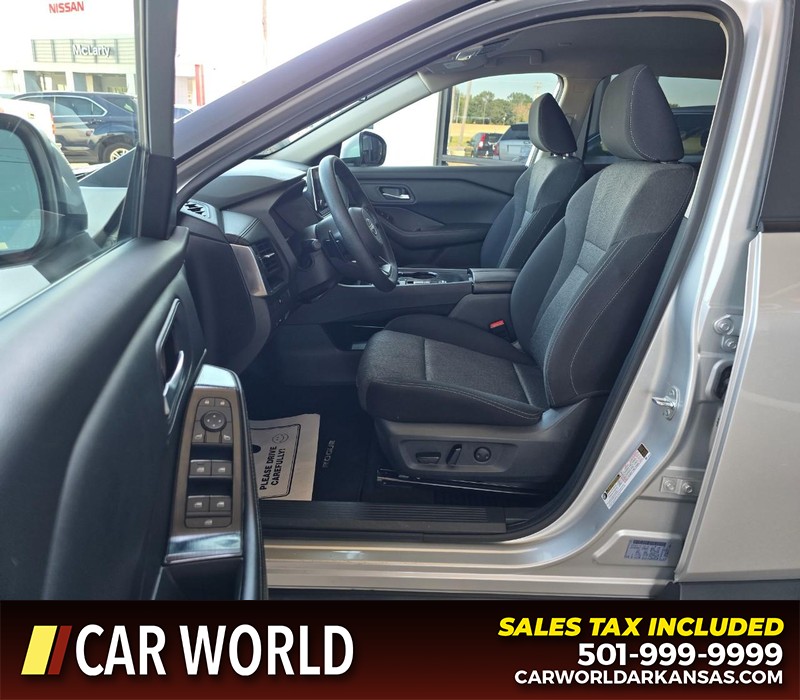 Nissan Rogue Vehicle Full-screen Gallery Image 8