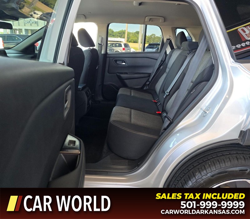Nissan Rogue Vehicle Full-screen Gallery Image 10