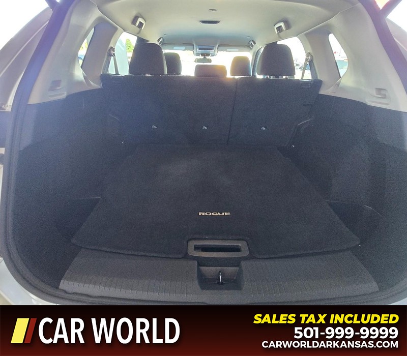 Nissan Rogue Vehicle Full-screen Gallery Image 13