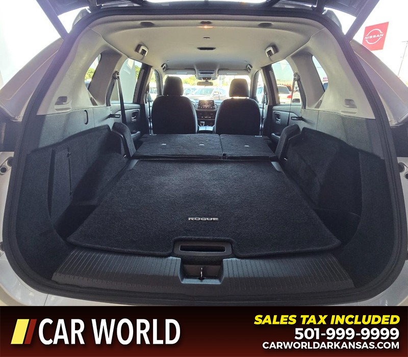 Nissan Rogue Vehicle Full-screen Gallery Image 14