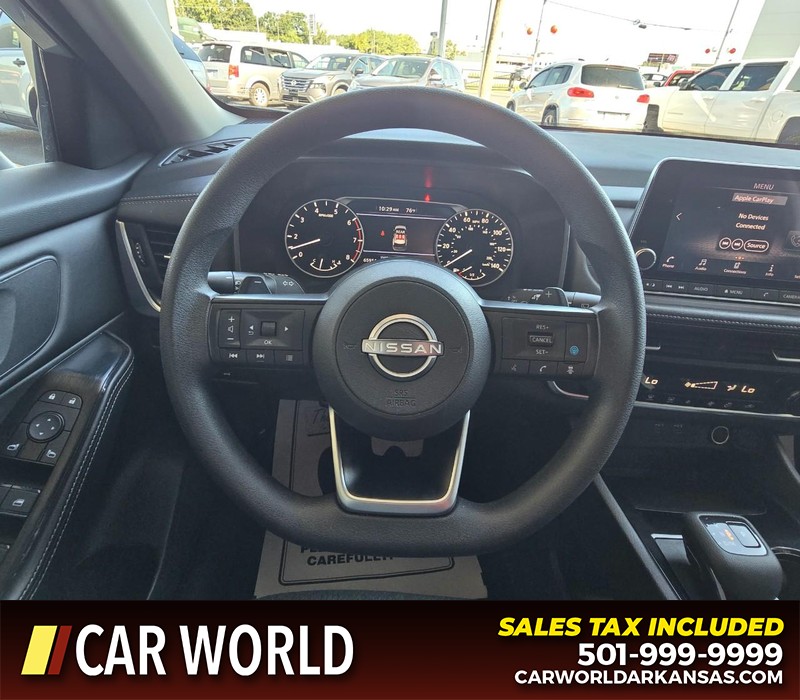 Nissan Rogue Vehicle Full-screen Gallery Image 15