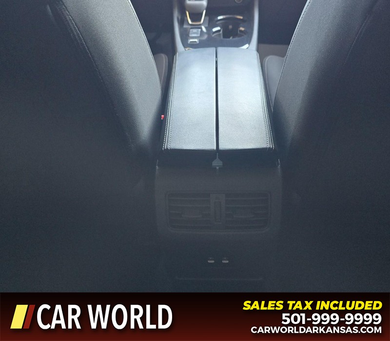 Nissan Rogue Vehicle Full-screen Gallery Image 19
