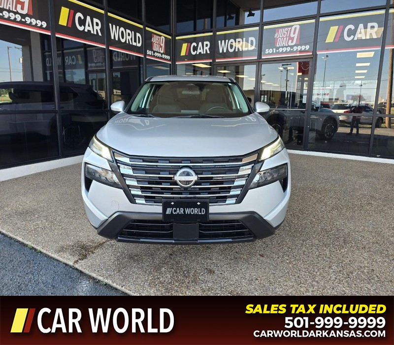 Nissan Rogue Vehicle Full-screen Gallery Image 2