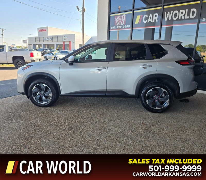 Nissan Rogue Vehicle Full-screen Gallery Image 4