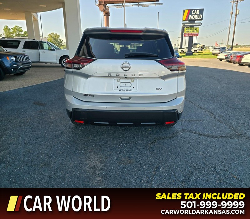 Nissan Rogue Vehicle Full-screen Gallery Image 5