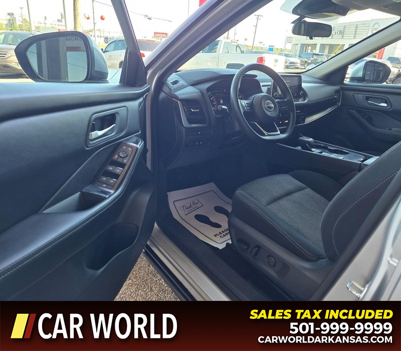 Nissan Rogue Vehicle Full-screen Gallery Image 7