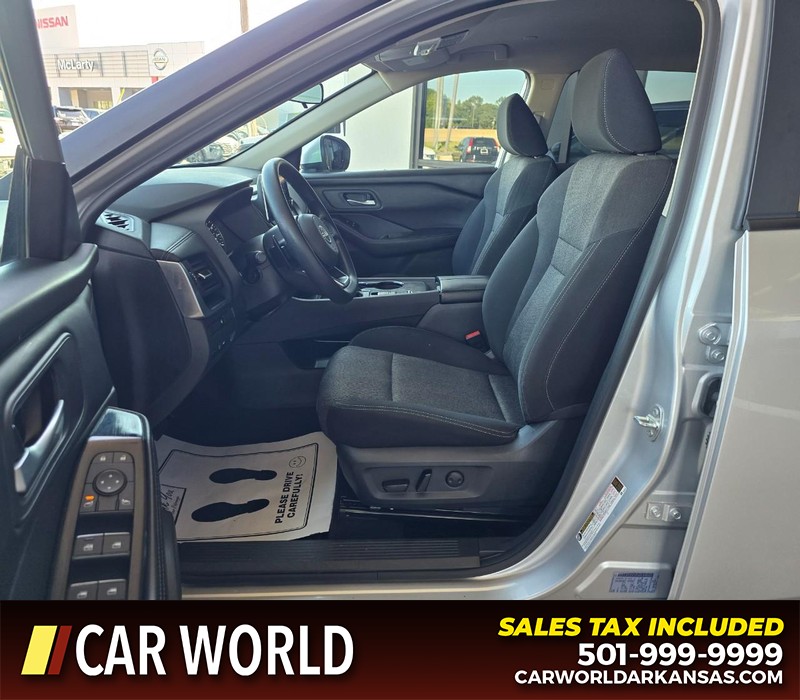 Nissan Rogue Vehicle Full-screen Gallery Image 8