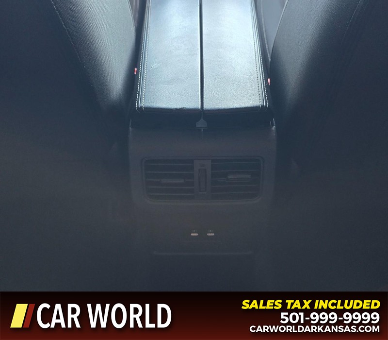 Nissan Rogue Vehicle Full-screen Gallery Image 19