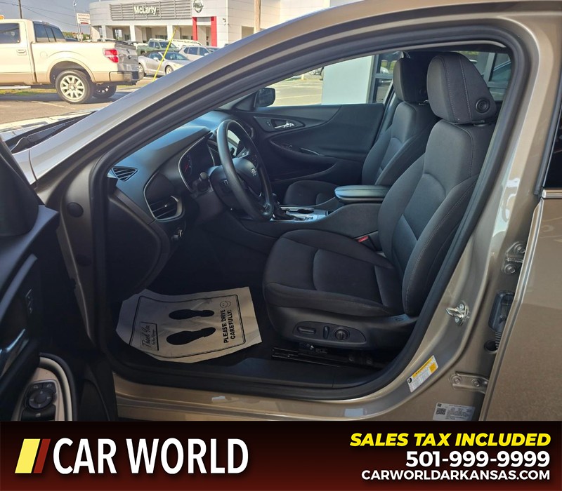 Chevrolet Malibu Vehicle Full-screen Gallery Image 8