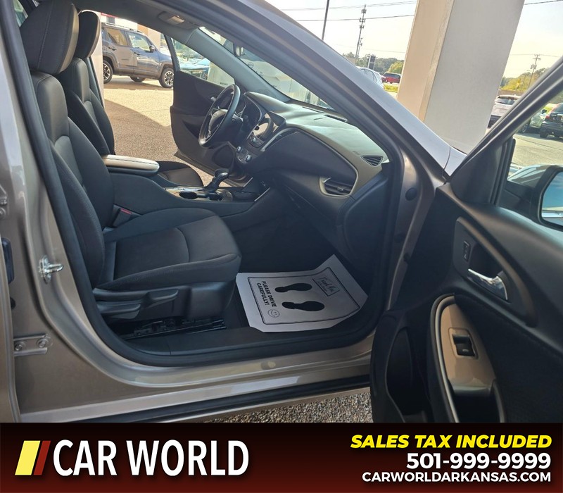 Chevrolet Malibu Vehicle Full-screen Gallery Image 11