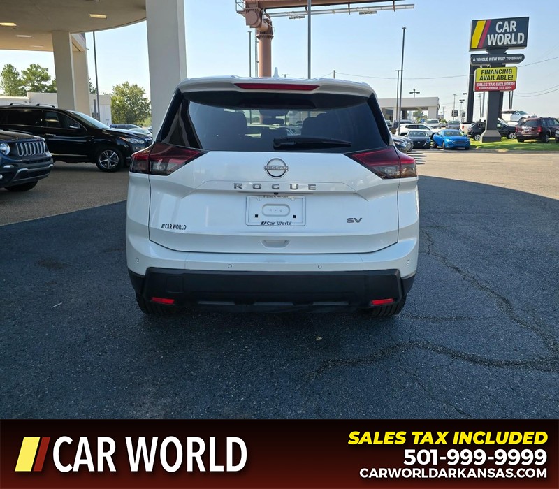 Nissan Rogue Vehicle Full-screen Gallery Image 5