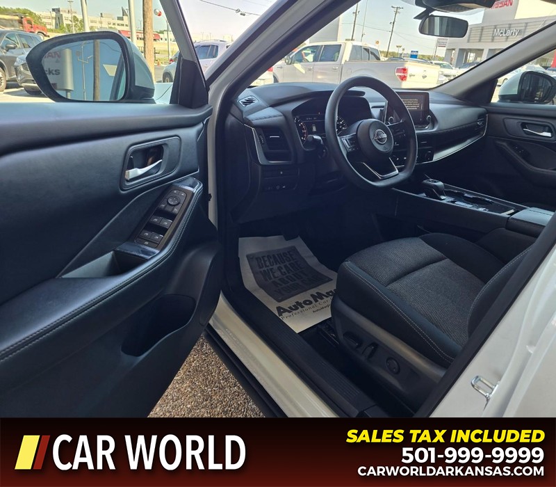 Nissan Rogue Vehicle Full-screen Gallery Image 7