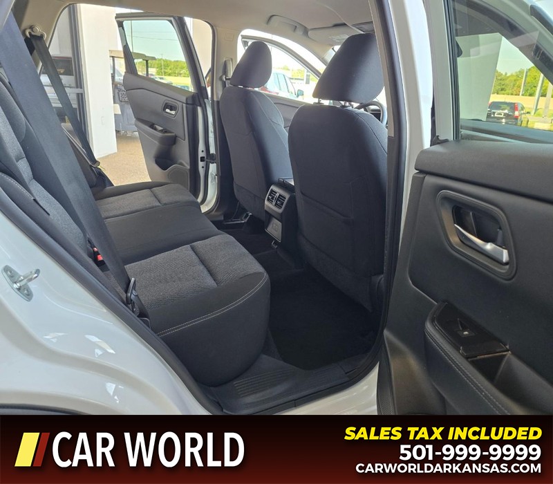 Nissan Rogue Vehicle Full-screen Gallery Image 12