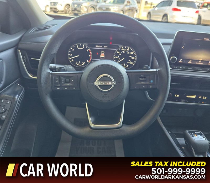 Nissan Rogue Vehicle Full-screen Gallery Image 15