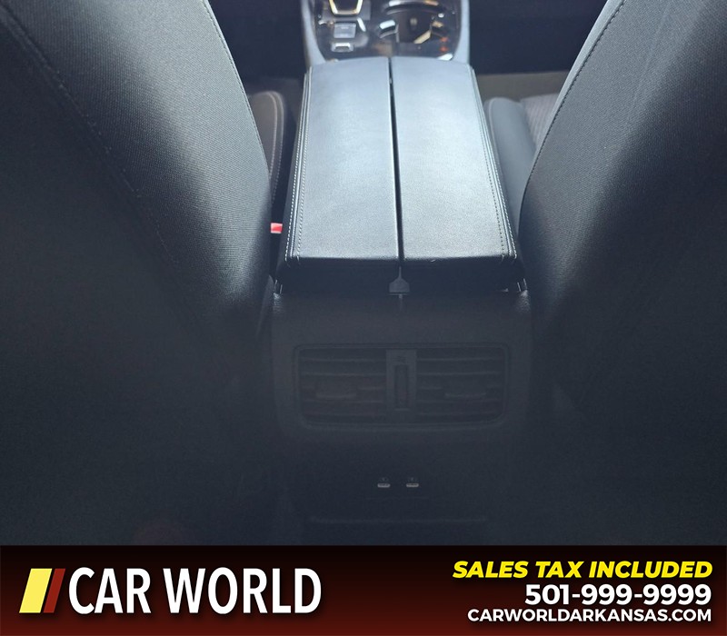 Nissan Rogue Vehicle Full-screen Gallery Image 19