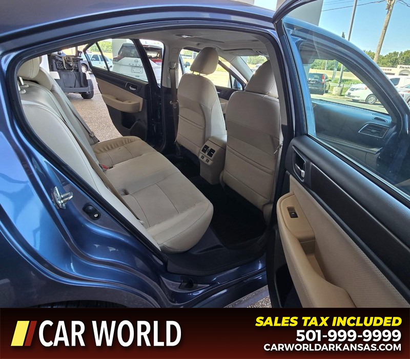Subaru Legacy Vehicle Full-screen Gallery Image 12