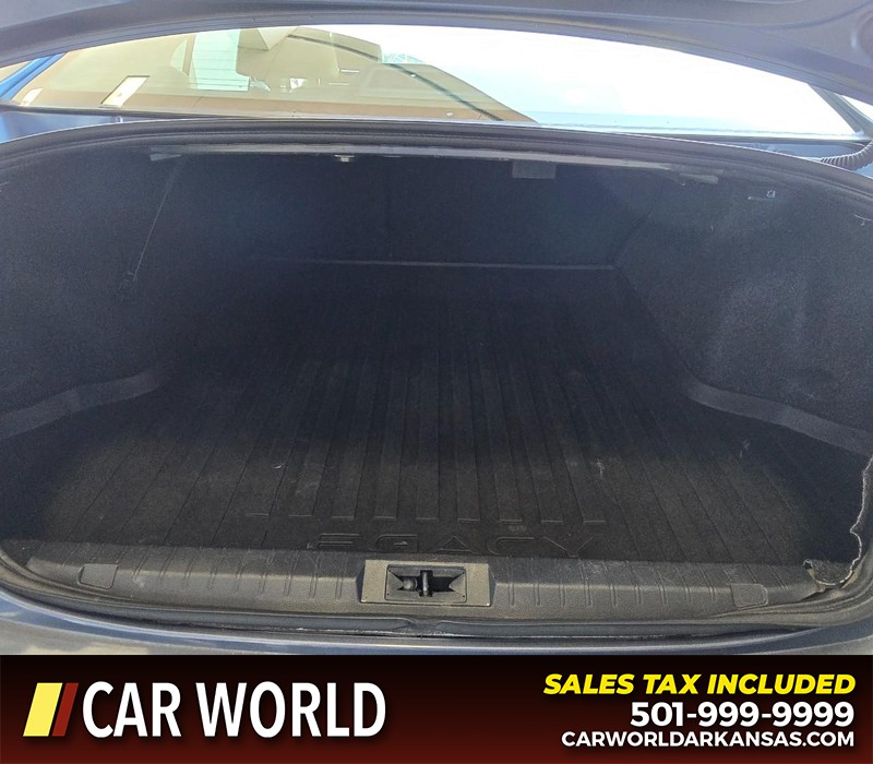 Subaru Legacy Vehicle Full-screen Gallery Image 13