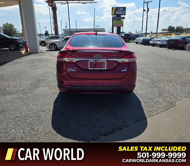 Ford Fusion Vehicle Full-screen Gallery Image 6