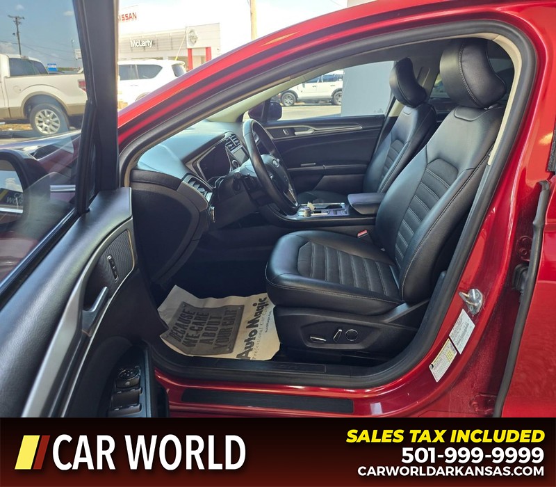 Ford Fusion Vehicle Full-screen Gallery Image 9