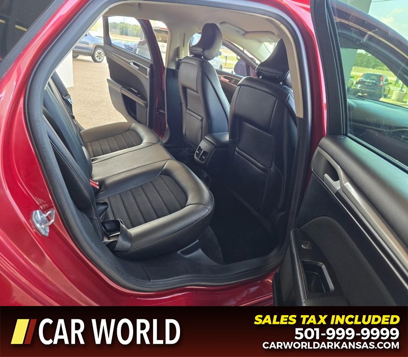 Ford Fusion Vehicle Full-screen Gallery Image 13
