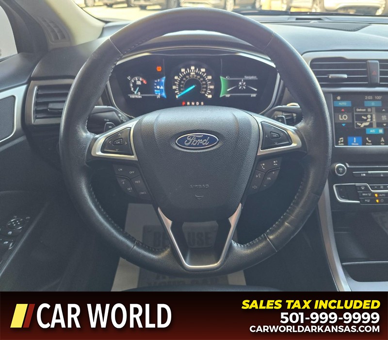 Ford Fusion Vehicle Full-screen Gallery Image 16