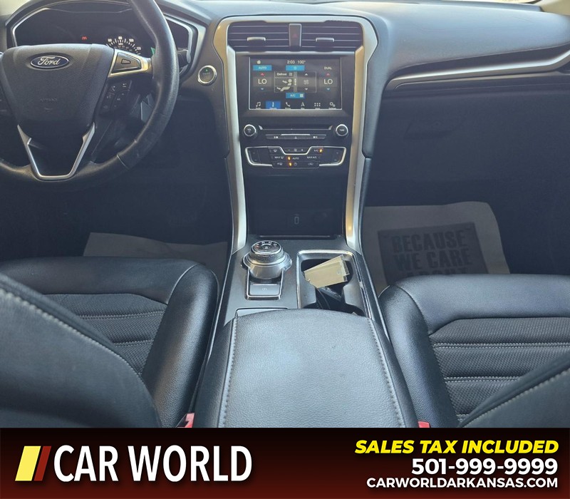 Ford Fusion Vehicle Full-screen Gallery Image 19