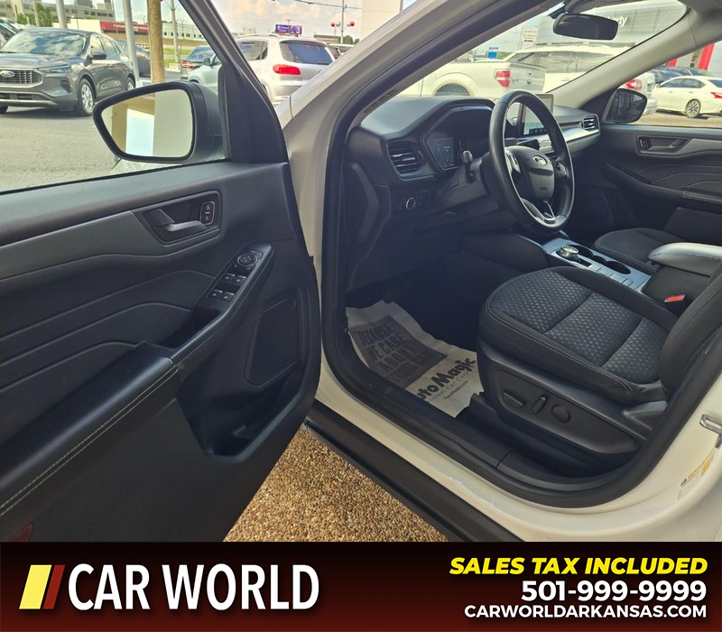 Ford Escape Vehicle Full-screen Gallery Image 7