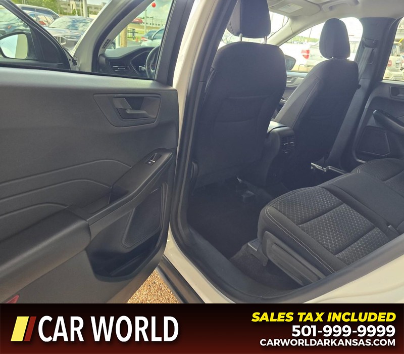 Ford Escape Vehicle Full-screen Gallery Image 9