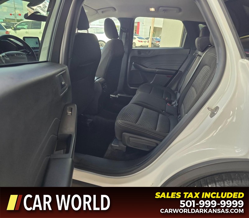 Ford Escape Vehicle Full-screen Gallery Image 10