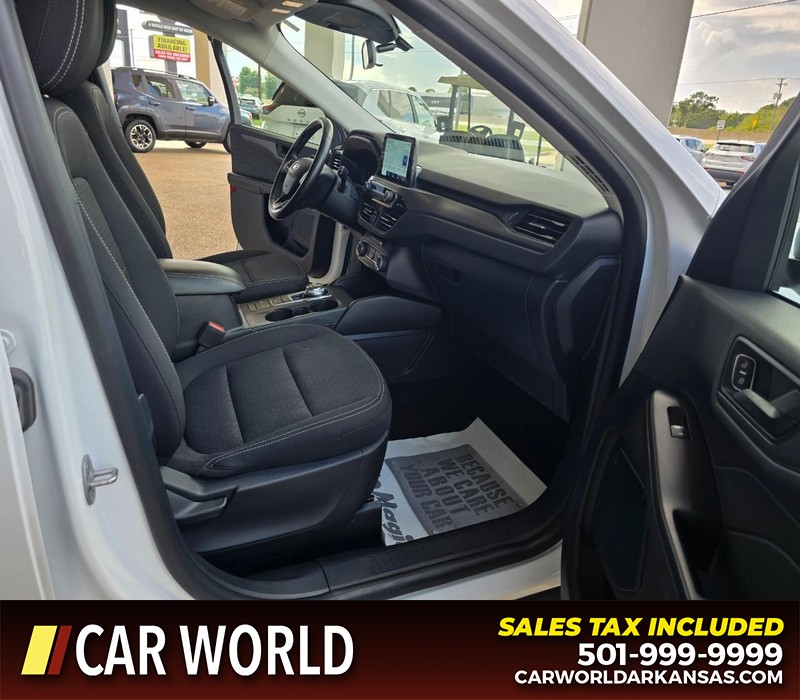 Ford Escape Vehicle Full-screen Gallery Image 11