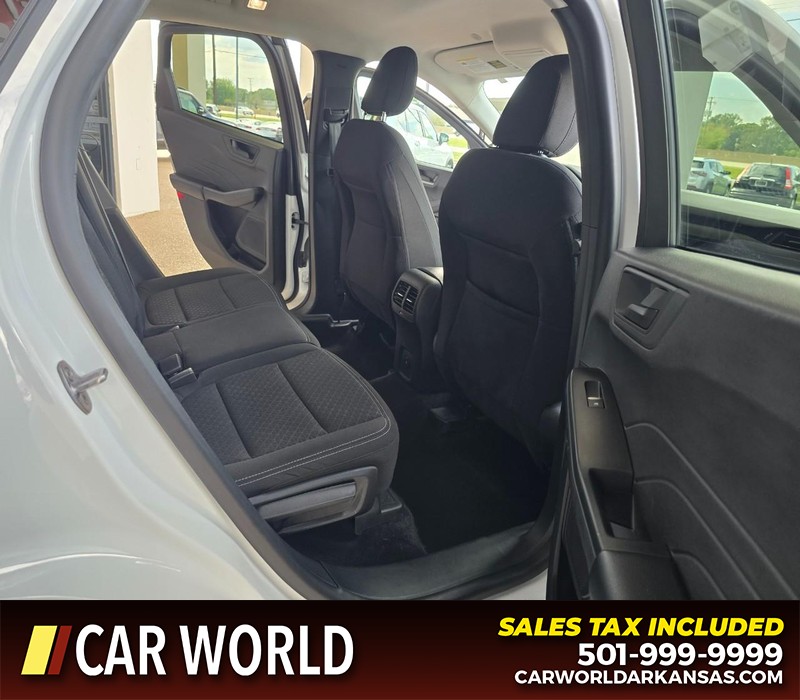 Ford Escape Vehicle Full-screen Gallery Image 12