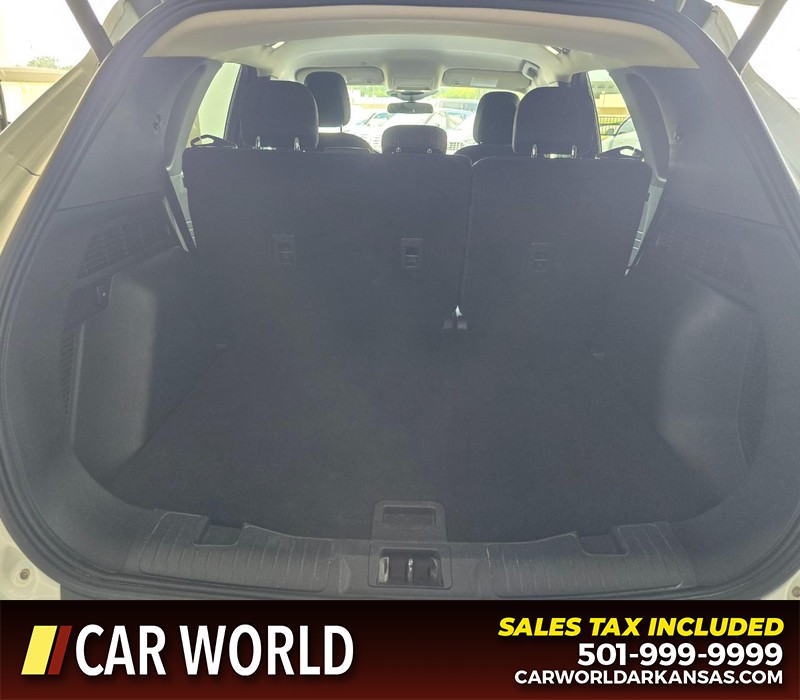 Ford Escape Vehicle Full-screen Gallery Image 13