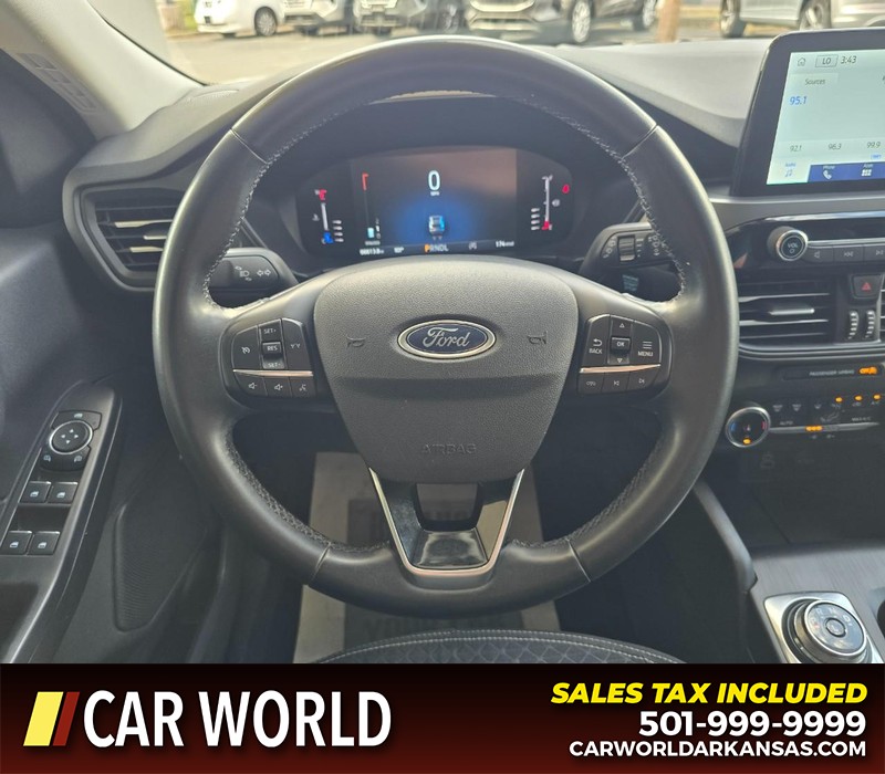 Ford Escape Vehicle Full-screen Gallery Image 15