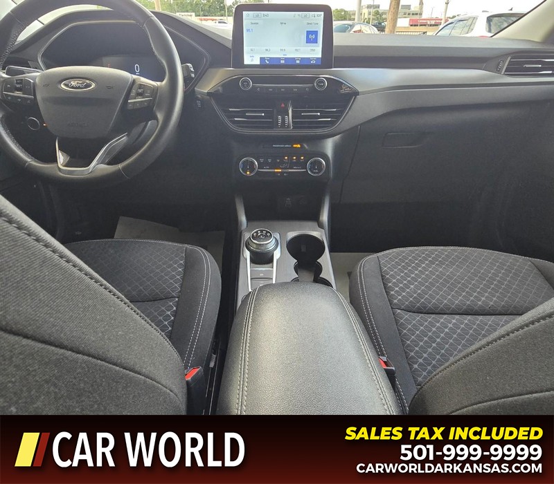 Ford Escape Vehicle Full-screen Gallery Image 18