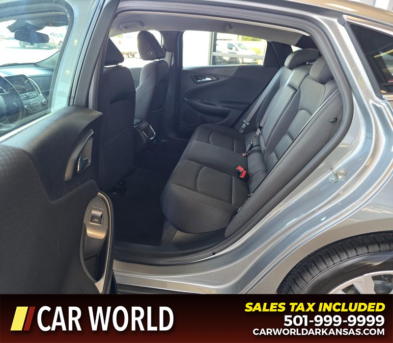 Chevrolet Malibu Vehicle Full-screen Gallery Image 10